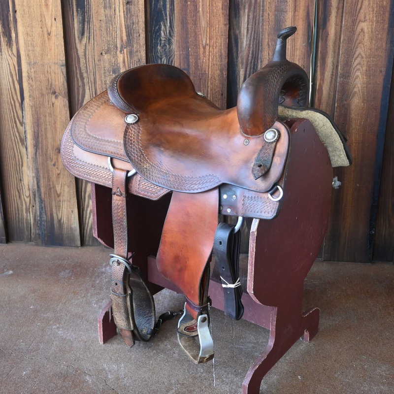 17.5 USED ROO HIDE CUTTING SADDLE