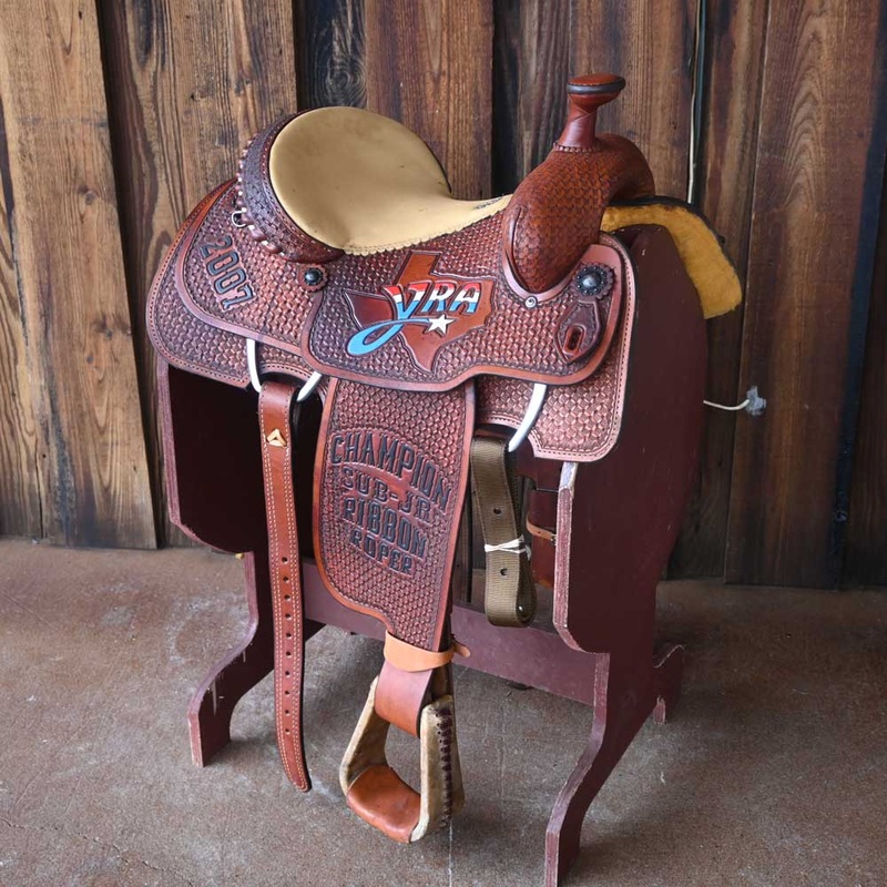 13.5 USED DOUBLE J ROPING SADDLE