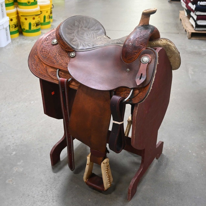 15 USED TEAM ROPING SADDLE