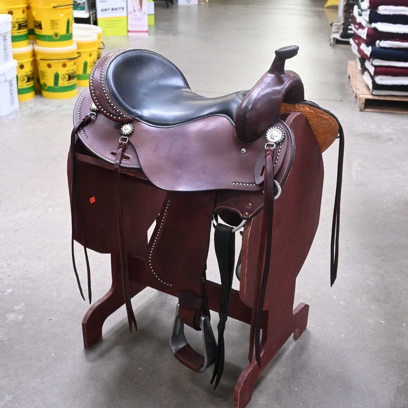 16.5 USED CASHEL TRAIL SADDLE