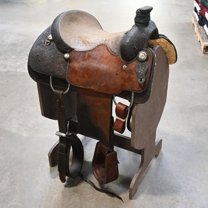 14.5 USED D.W BARNES ROPING SADDLE