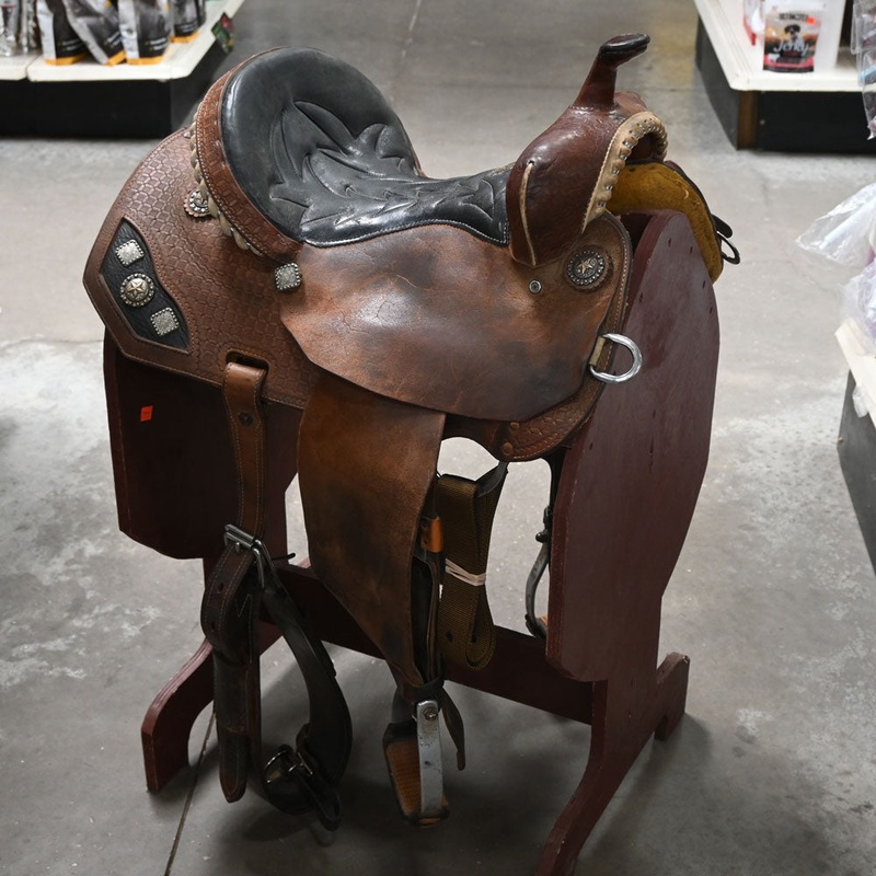 14 USED SHILOH LINDZ SERIES BARREL SADDLE