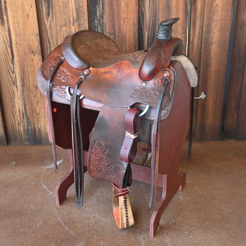 15.5 USED HEREFORD TEAM ROPING SADDLE