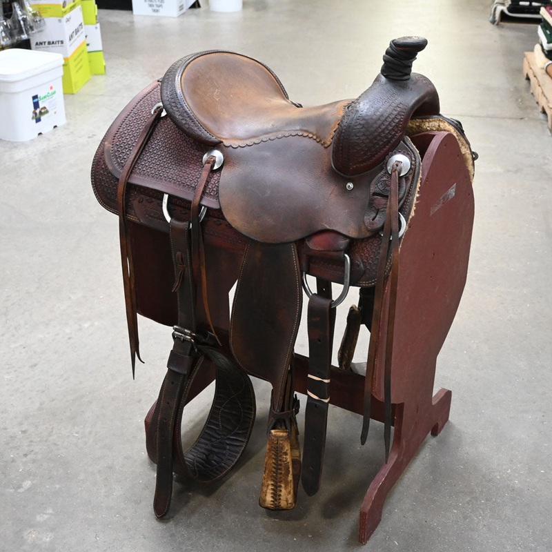 15.5 USED COWBOY TACK ROPING SADDLE