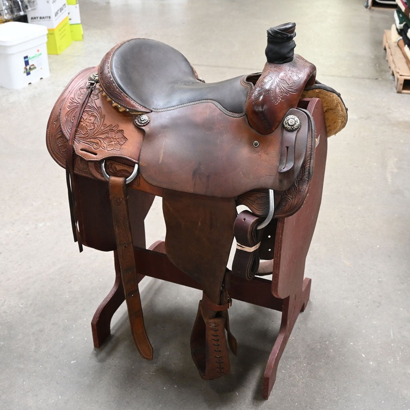 15.5 USED TESKEY’S ROPING SADDLE