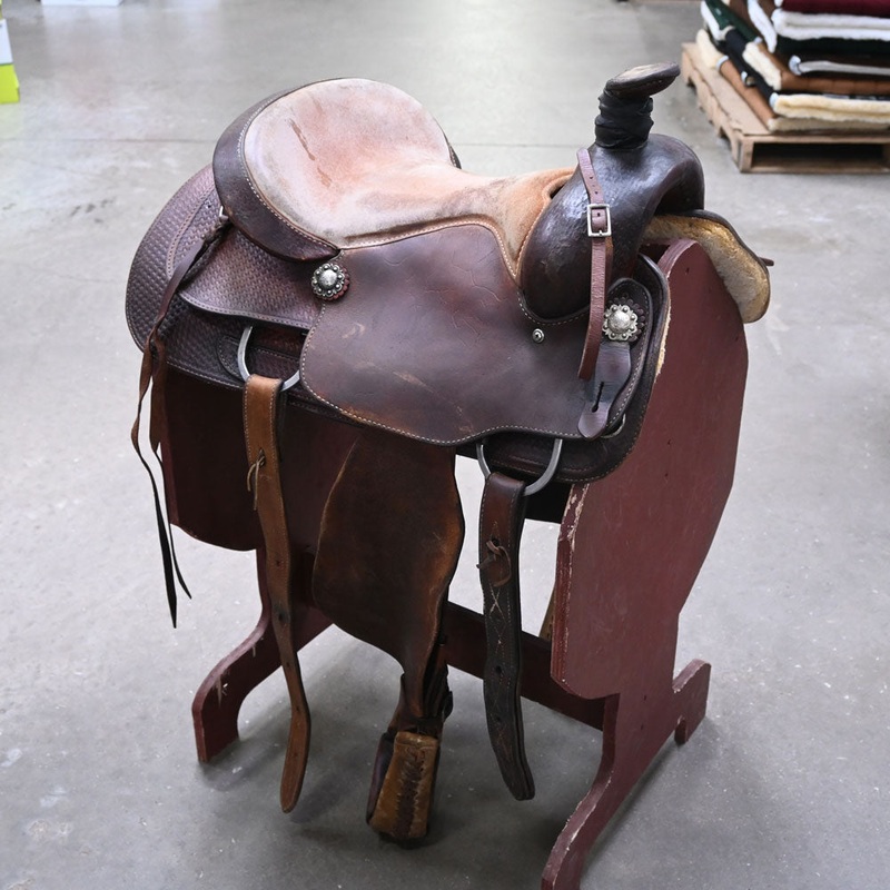 15.5 USED ROPING SADDLE