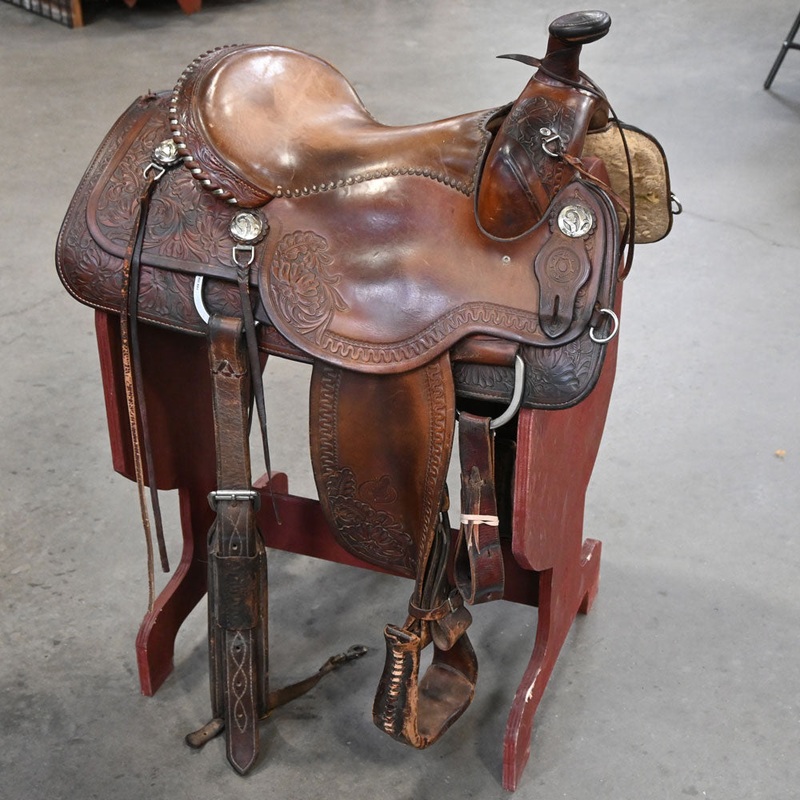 15 USED BOB MOLINE ROPING SADDLE