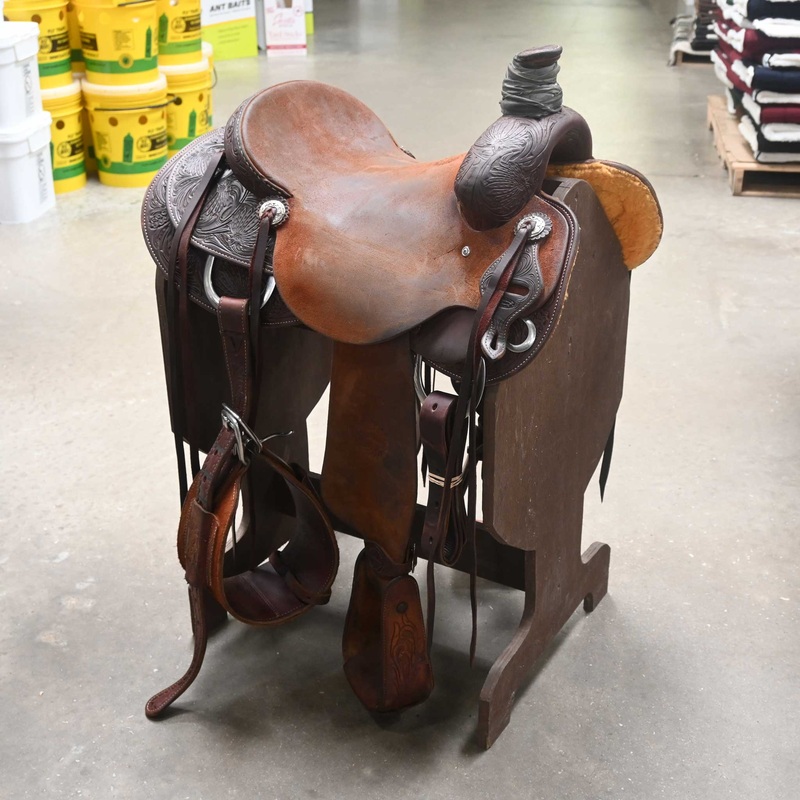 15 USED JEFF SMITH TEAM ROPING SADDLE