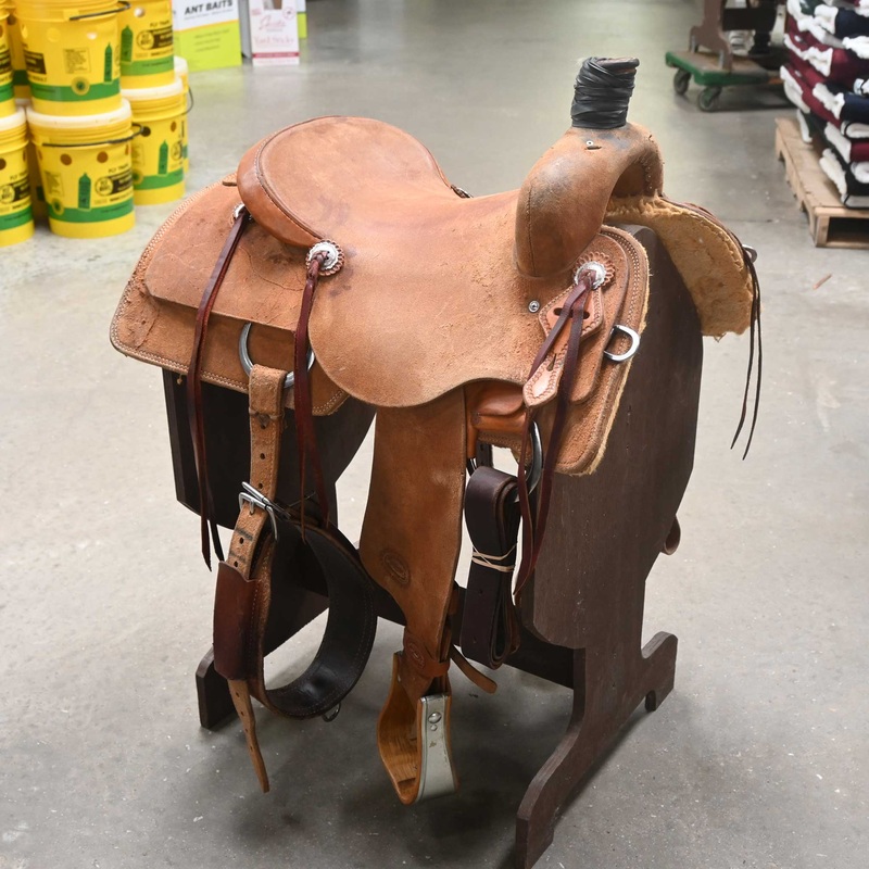15.5 USED TESKEY’S TEAM ROPING SADDLE
